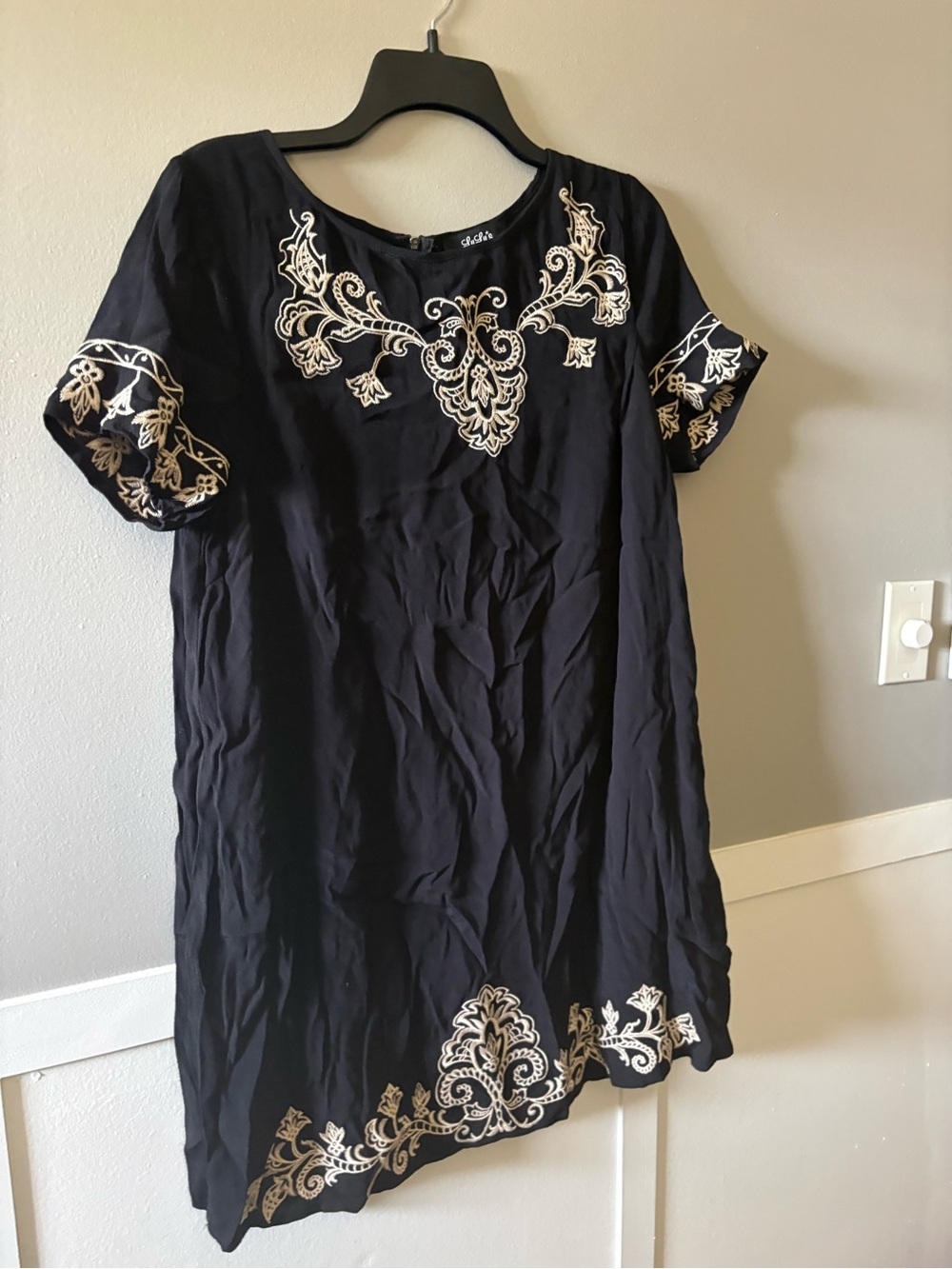 LuLu’s Black Embroidered Shift Dress – Size XL